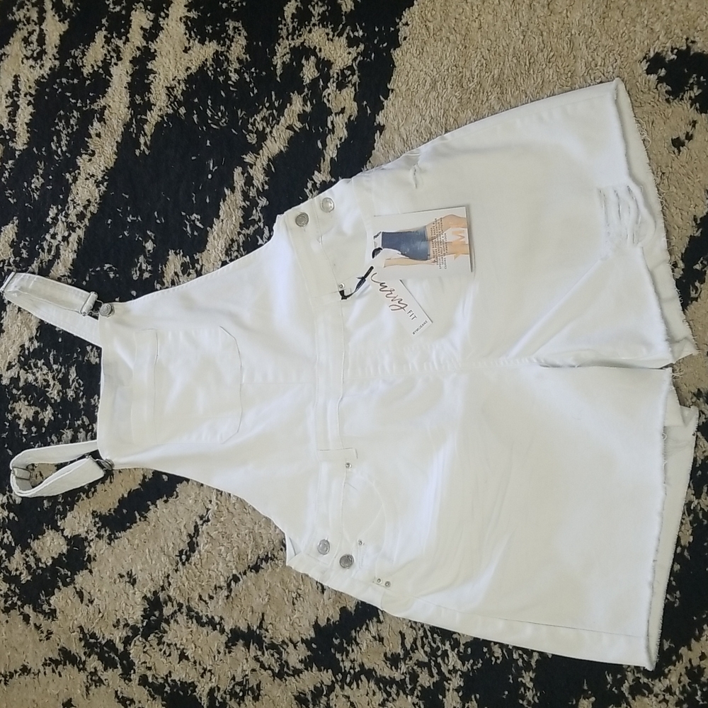 YMI Jean's Curvt Fit White Distressed Shortalls Size 17 Jrs